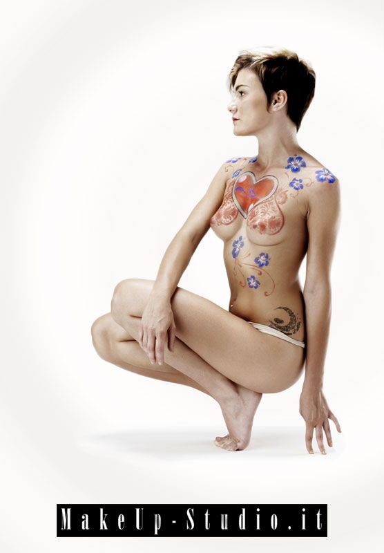 body painting su Sharon per book fotografico body painting floreale su Sharon per book fotografico